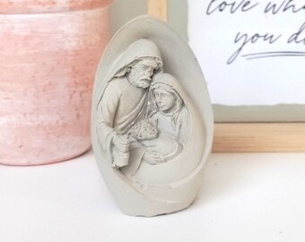 Concrete Nativity Egg - Cute decorative piece - Home decor- Gift - Mary Joseph and Jesus - Decoration - Christmas - Diffuser - Essential Oil