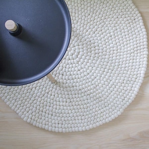 Felt ball rug Arctic White Filzkugelteppich fast shipping image 3