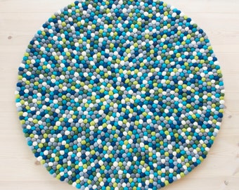 Felt ball rug - Peacock | Blue / Green (Fast Shipping) | Filzkugelteppich
