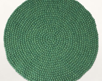 Felt ball rug - Elysia | Green | Filzkugelteppich (fast shipping)