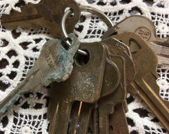 Vintage Key Set: Nine Rusty Steampunk Keys for Crafting