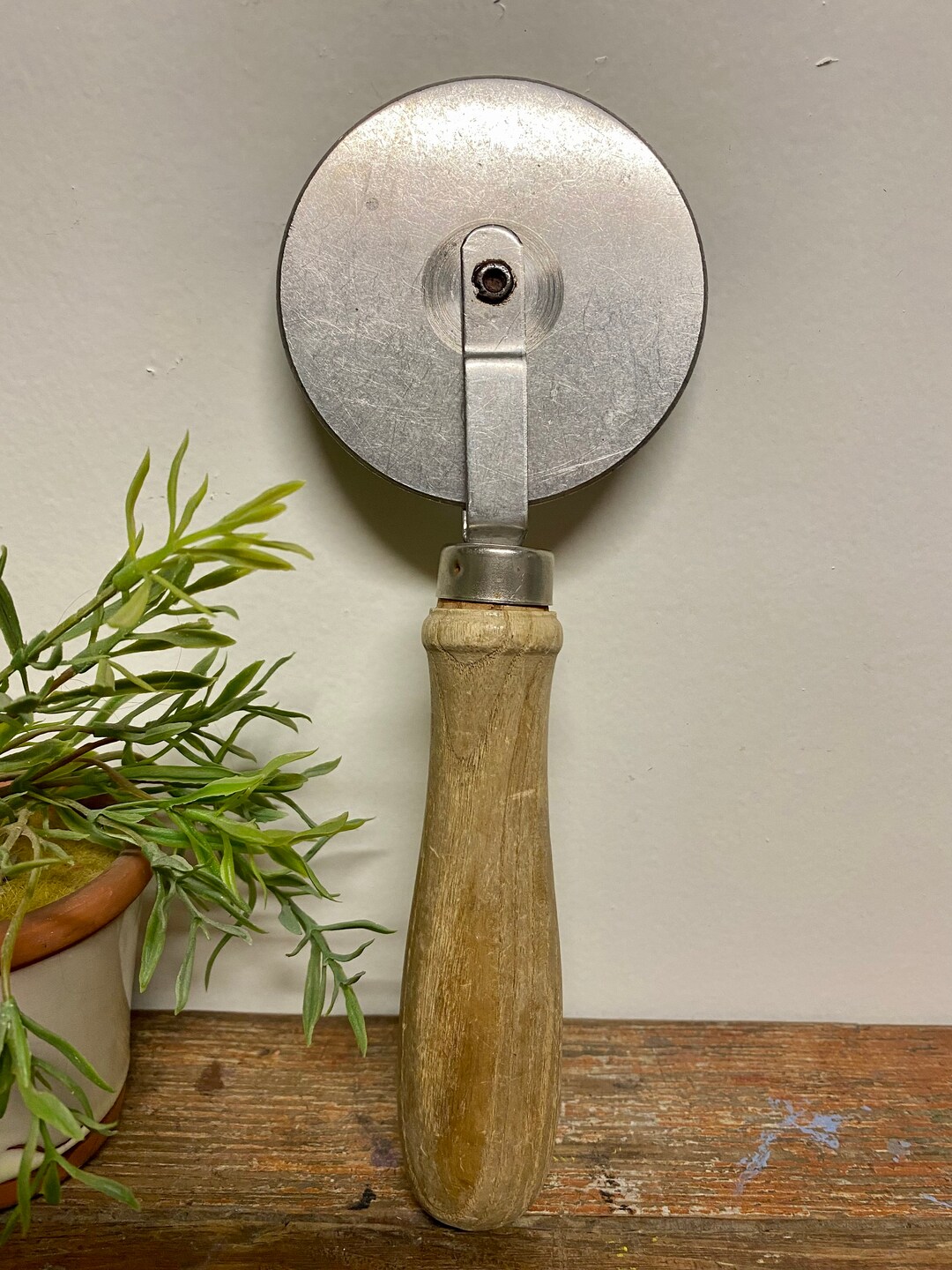 Vintage Wooden Pizza Cutterold. Retro. Wood. Handle. Round. Blade