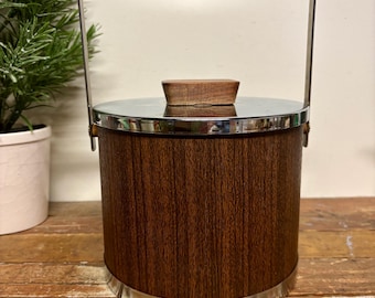 Vintage Faux Wood Ice Bucket….Mid Century. Wood Knob. Drinks. Barware. Summer. Picnic. Container. Ice Cubes. MCM. Retro. Old.