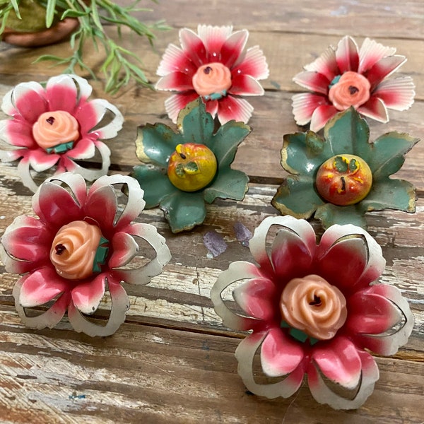 Vintage Flower Curtain Tie Back (1)…Metal. Plastic. Flower. Pin. Tack. Memo Board. Corkboard. Messages. Decorative. Mid Century. Floral