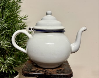 Vintage Enamel White Teapot...Blue Lip. Hinged Lid. Antique Kettle. Modern Farmhouse. Rustic. Gooseneck Spout.