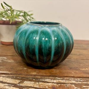 Vintage Blue Mountain Pottery Teal Drip Glaze Planter... Retro Green Pottery. Made in Canada. Plants.