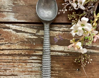 Vintage Ribbed Metal Ice Cream Scoop…Kitchen Utensil. Farmhouse. Summer. Chocolate. Dipper. Vanilla