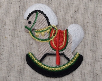 Julgunghäst - Röd Sadel - Stryk-på-applikation - Broderad Tygmärke - 696425-A