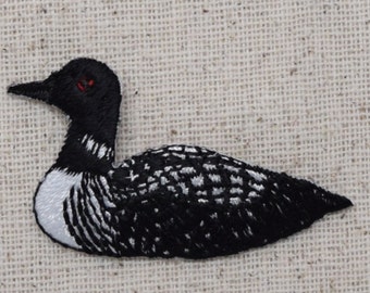 Single Loon - Facing Left - Water Fowl - Embroidered Patch - Iron on Applique - 694784-AL