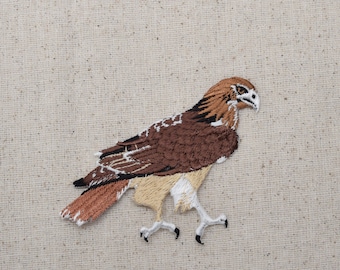 Red Tailed Hawk - Bird - Facing Right - Iron On Applique - Embroidered Patch - 695390A