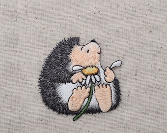 Hedgehog with Daisy - Embroidered Patch - Iron on Applique - 155250A