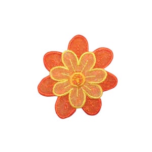 Pode incluir: Uma flor laranja brilhante com um centro amarelo. A flor é feita de tecido e tem uma superfície ligeiramente texturizada.