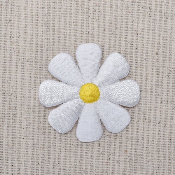 Daisy Iron On Flower Patch – 1 5/8 X 1 3/4 Inch – Embroidered – Single