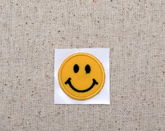 SMALL - Smiling Face - Iron on Applique - Embroidered Patch - 697127-SA