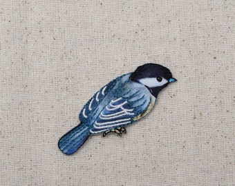 Chickadee - Bird - Facing Right - Iron on Applique - Embroidered Patch - 1515958A
