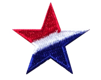 Pode incluir: Patch de estrela bordada em vermelho, branco e azul. A estrela é uma estrela de cinco pontas com um esquema de cores vermelho, branco e azul.
