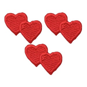 Puede incluir: Tres juegos de parches de doble corazón de fieltro rojo. Cada juego está hecho de dos corazones, uno ligeramente más grande que el otro.