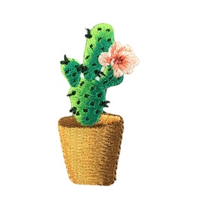 Puede incluir: Parche bordado para planchar de un cactus verde con una flor rosa en una maceta marrón.