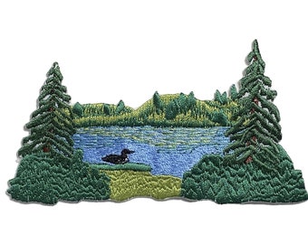 Parche bordado para planchar con escena de lago con somorgujo y bosque