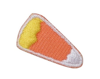 Op de afbeelding: Een vilt patch in de vorm van een maïskolf met een gele top en een oranje lichaam. De patch heeft een witte omtrek.