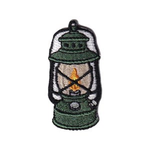 Parche bordado termoadhesivo de farol de camping vintage, aplique de farol de aceite verde, parche de aventura al aire libre, equipo de camping rústico