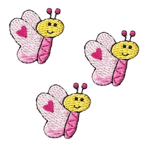 Minirosa fjäril med hjärta på vingen broderad stryklapp