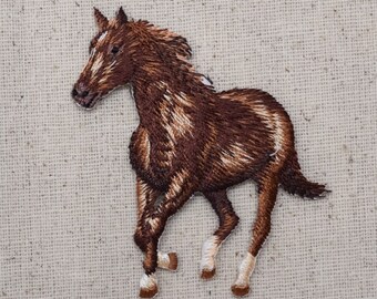 茶色の馬 - 左または右に走る - 刺繍アイロンパッチ - Etsy 日本