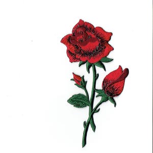 Rode roos - knoppen op steel - bloem - opstrijkbare appliqué - geborduurde patch - 153103A