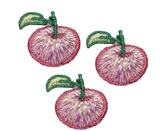 Puede incluir: Tres manzanas bordadas de color rosa con hojas verdes. Las manzanas tienen un patrón de espiral rosa claro y morado.