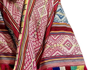 Andean Elegance: Luxury Poncho for Adventurers and Collectors, Gift Ideas