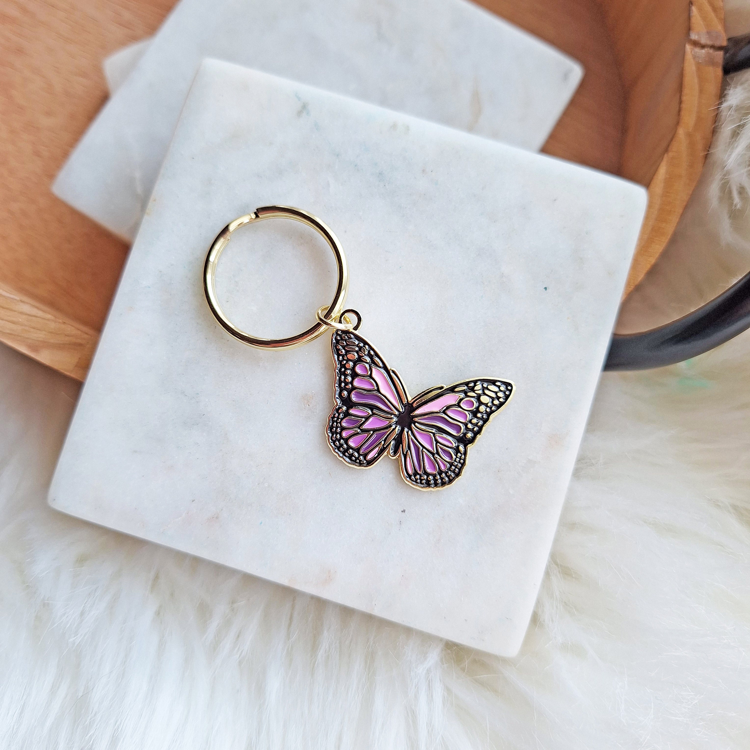MWOOT A Letter Keyring With Butterfly Tassels, Cute Flower Prime Keyring Pendant, Name Alphabet Resin Car Keychain Personalised Girls Handbag Charms Accessories Crafts Decoration Gift For Women Mother