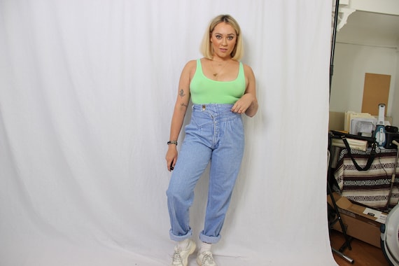 pleated wrangler jeans