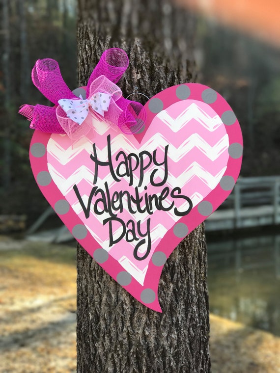 Items similar to Happy Valentines Day Heart door hanger on ...