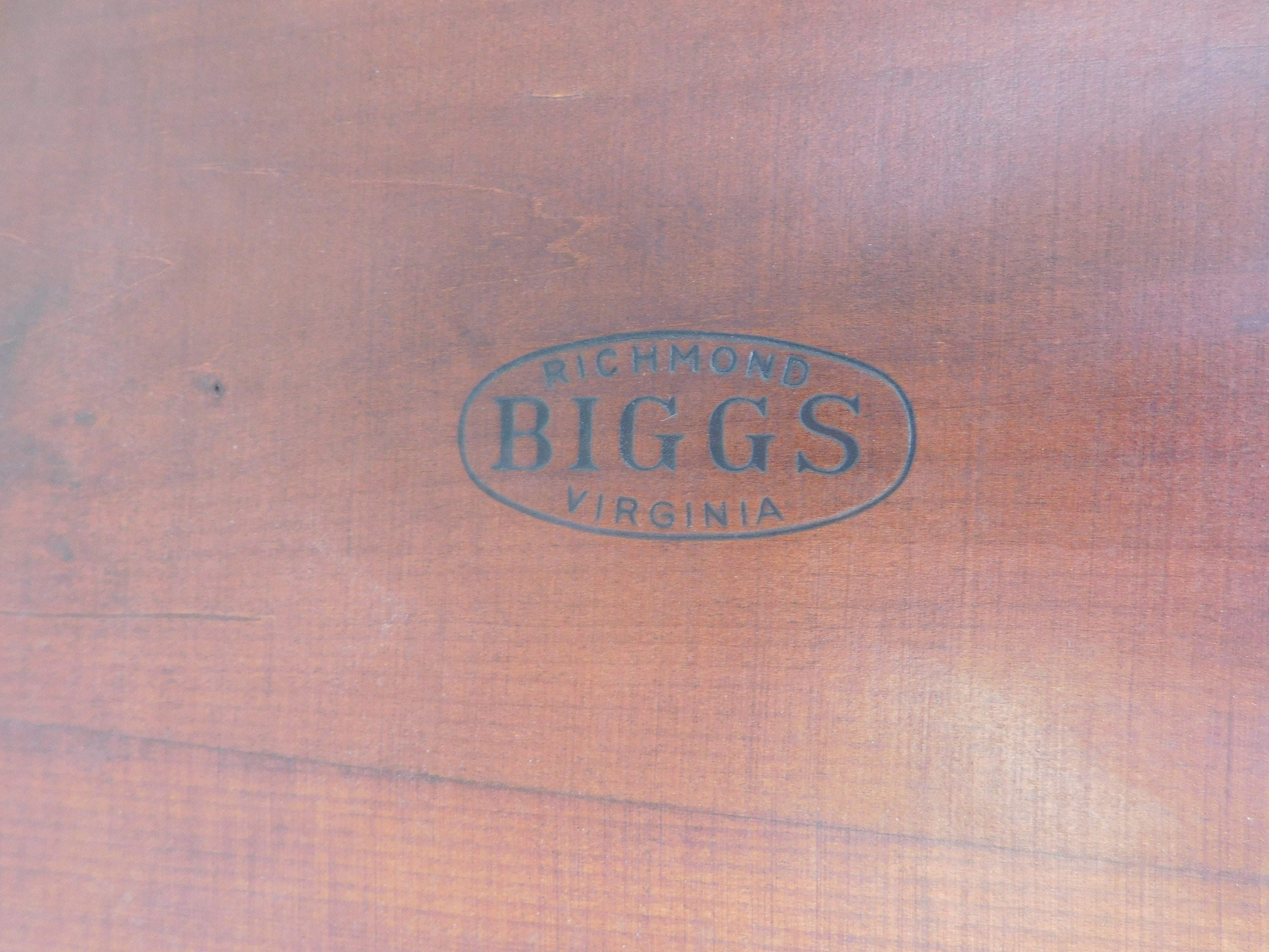 Biggs Furniture Federal Style Mahogany Banded Petite Corner