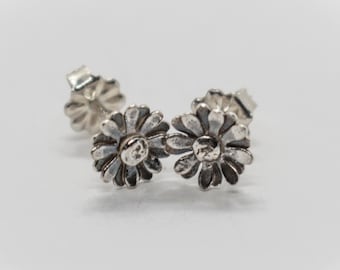 Tiny Flower earrings