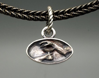 Colgante «La muerte de Sócrates», plata de ley, hecho a medida.