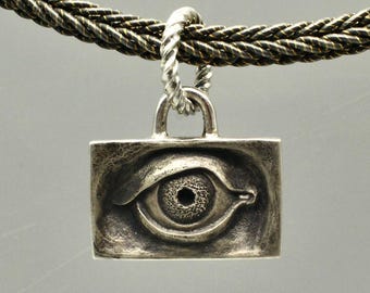 Colgante "Ojo te veo", ojo esculpido en plata de ley, hecho a medida