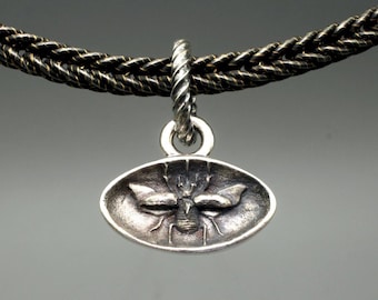 Colgante de escarabajo rinoceronte, plata de ley, hecho a medida.