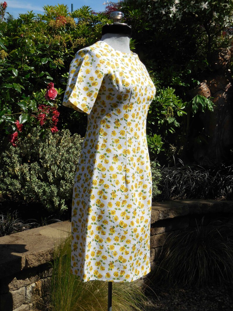 Vintage 1970s linen A line dress wrinkle resistant floral linen yellow flowers raglan sleeve Woven in Ireland MOYGASHEL size Ex Smallsmall