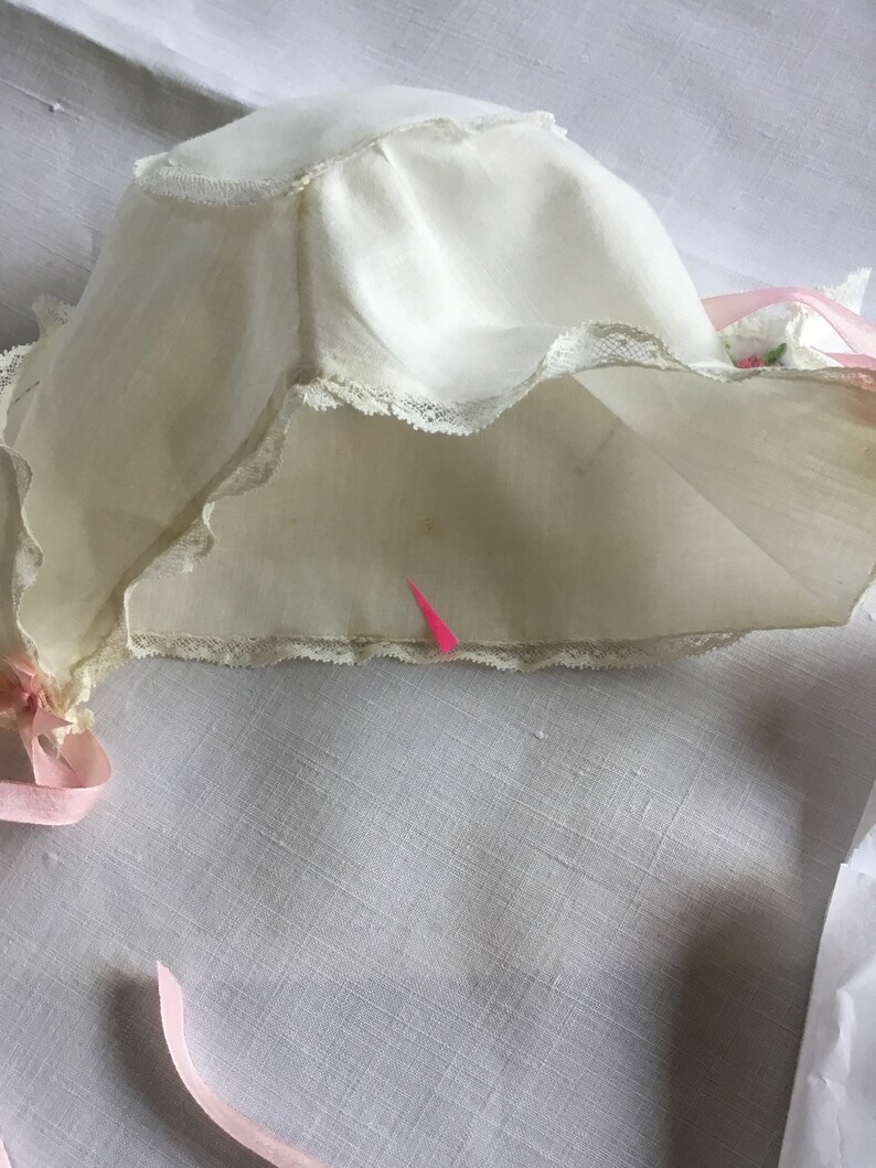 Vintage baby bonnet*infant bonnet*doll bonnet*Christening bonnet*Baptism bonnet*small baby bonnet*baby doll bonnet*batiste infant 0-3 months