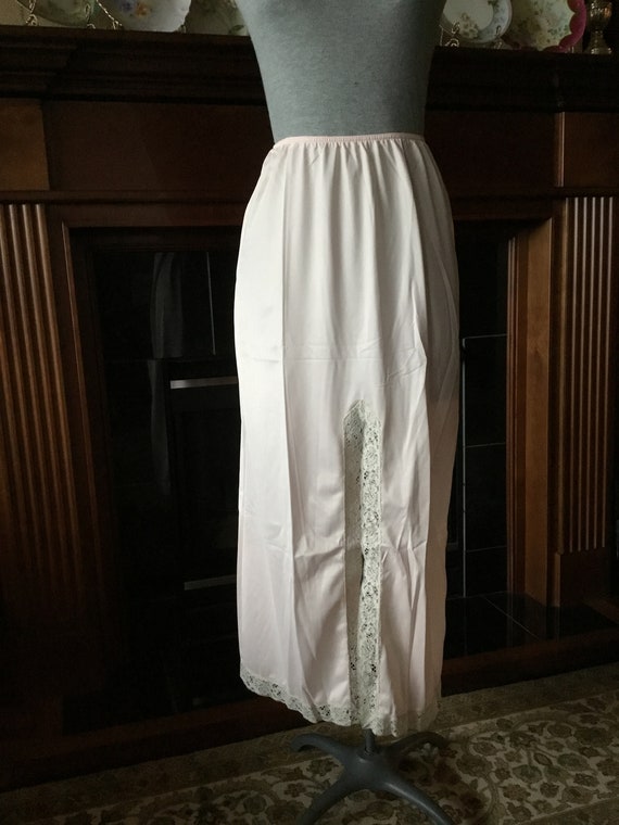 Beautiful Vintage 1970s half slip long half slip V