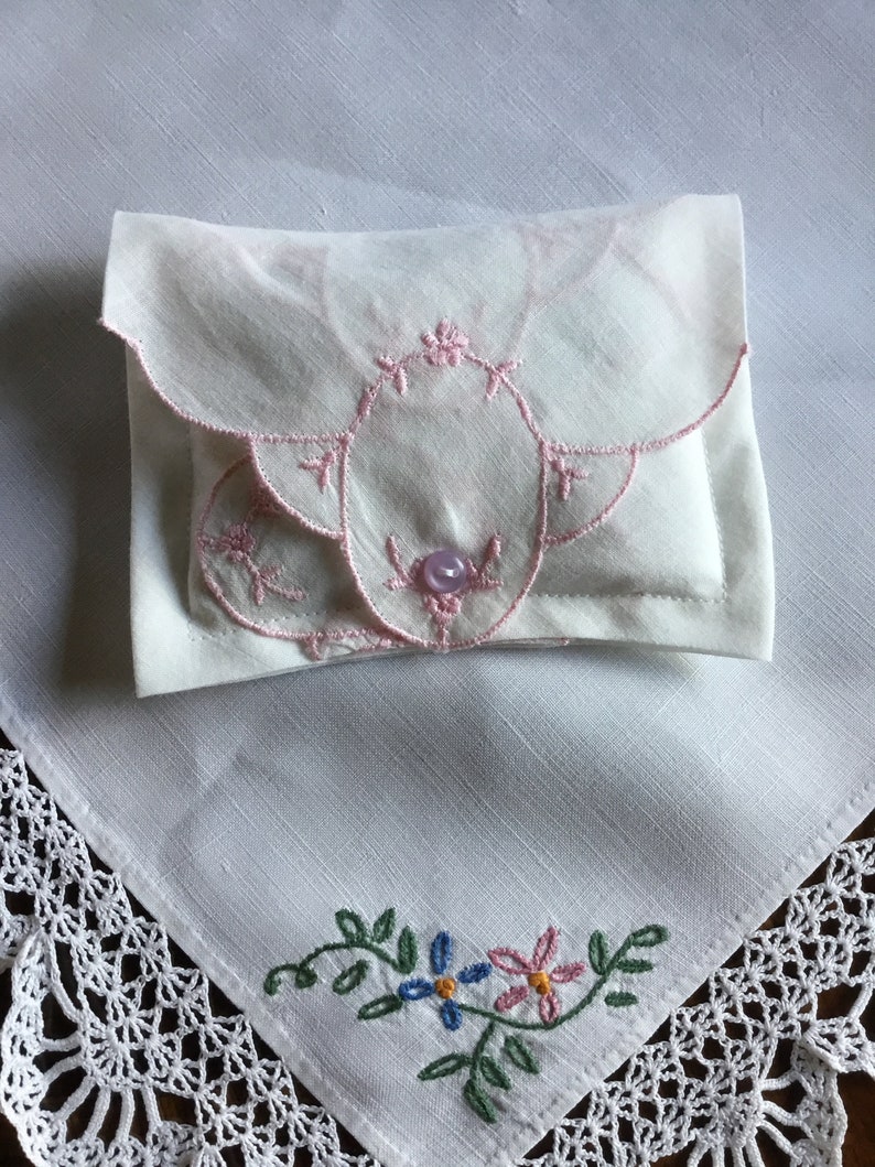 Beautiful lavender sachet made from a vintage handkerchief fresh lavender aromatherapy