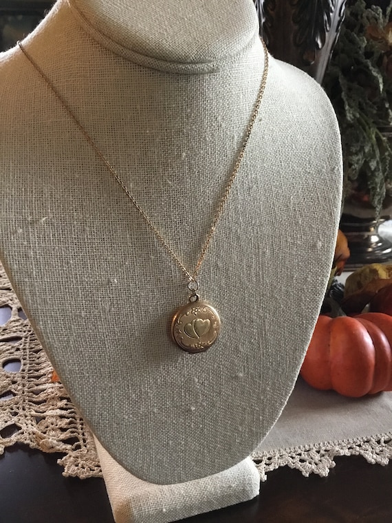 Valentine vintage locket heart 1940s 12k GF locket