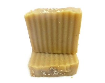 Foraha + Ravensara, savon naturel, savon embellissant, savon artisanal, savon au lait de chèvre, savon à l'huile de Tamanu