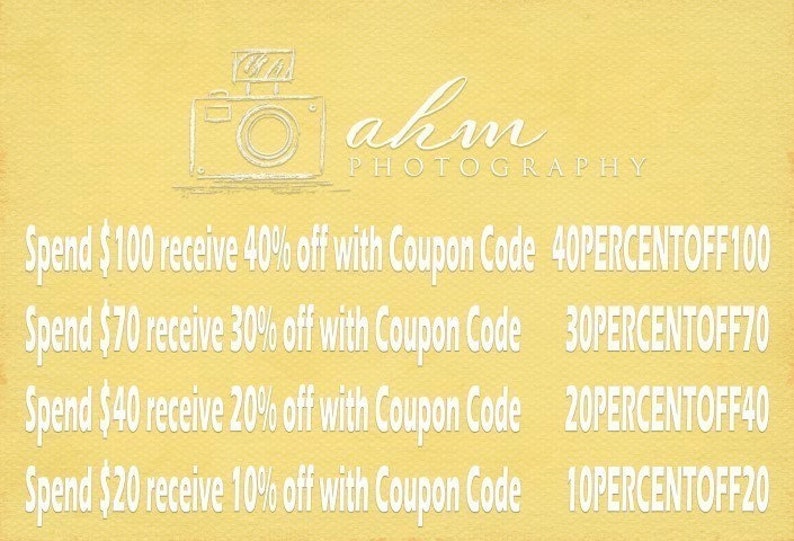 Puede incluir: Un fondo amarillo con texto blanco que dice "ahm PHOTOGRAPHY". El texto debajo dice "Gasta 100 &euro; y recibe un 40% de descuento con el c&oacute;digo de cup&oacute;n 40PERCENTOFF100", "Gasta 70 &euro; y recibe un 30% de descuento con el c&oacute;digo de cup&oacute;n 30PERCENTOFF70", "Gasta 40 &euro; y recibe un 20% de descuento con el c&oacute;digo de cup&oacute;n 20PERCENTOFF40", y "Gasta 20 &euro; y recibe un 10% de descuento con el c&oacute;digo de cup&oacute;n 10PERCENTOFF20".