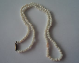 Vintage Angel skin coral necklace )