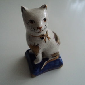 Vintage Staffordshire Cat porcelain