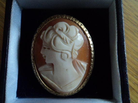 Andreas Daub A & D rolled gold Cameo brooch - image 1