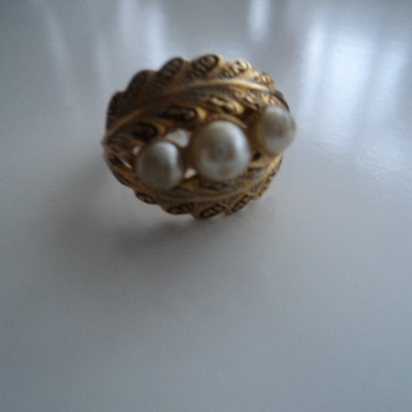 Vintage Damascene ring with faux pearl