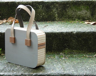 Handtasche aus Holz mit Lederhenkeln